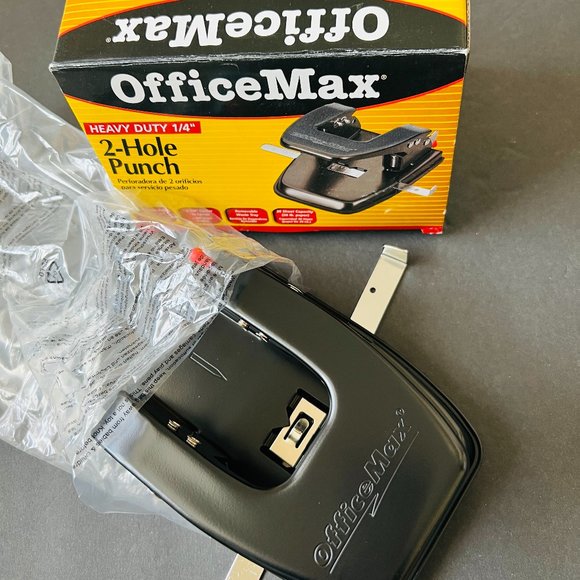 OFFICE MAX Heavy Duty 2-Hole Punch NIB - Picture 1 of 3
